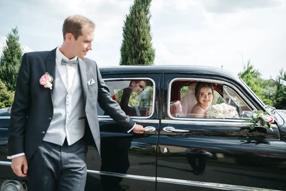 Top 5 Reasons to Book a Limo for Your Wedding Day